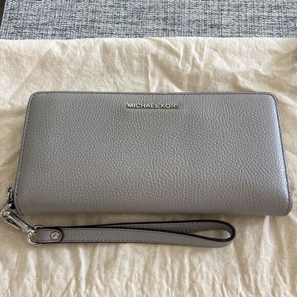 MICHAEL Michael Kors Large Leather Smartphone Wristlet NWOT light grey neverused - Picture 7 of 12